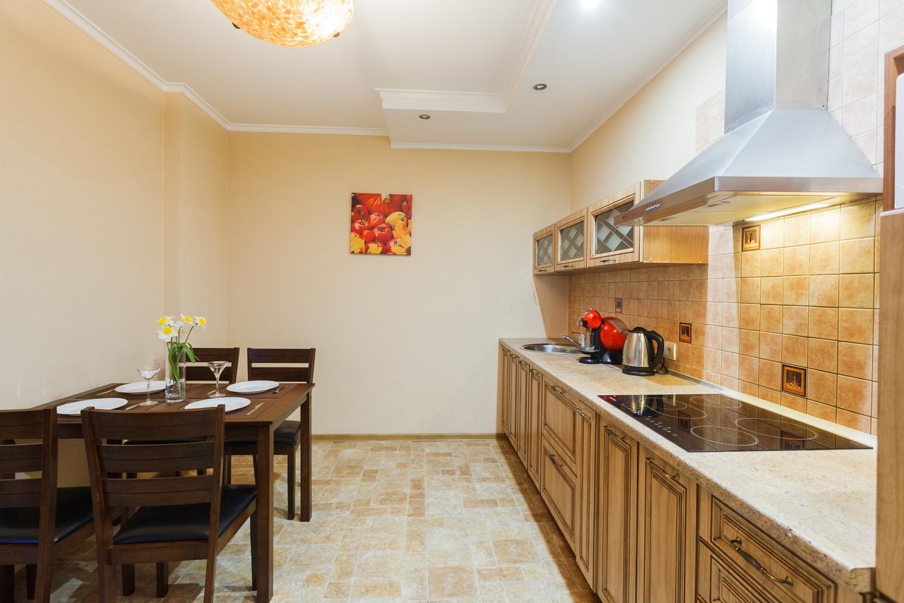 Apartment In Complex Korona On Knyazhyi Zaton 21 キエフ エクステリア 写真
