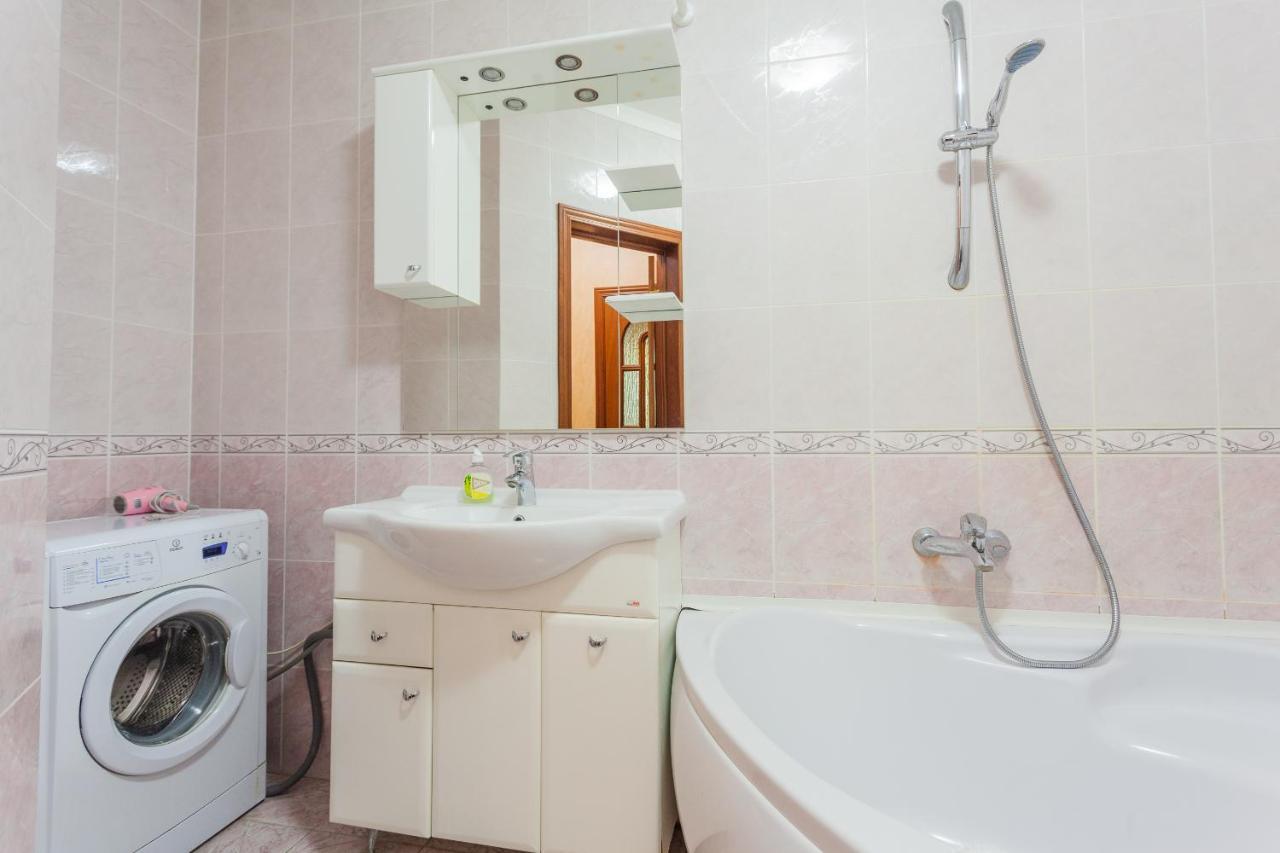 Apartment In Complex Korona On Knyazhyi Zaton 21 キエフ エクステリア 写真
